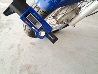 HONDA CG 125 CARGO KS Pneu dianteiro esq.