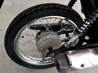 HONDA CG 125 CARGO KS Pneu traseiro dir.