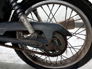HONDA CG 125 CARGO KS Pneu traseiro esq.