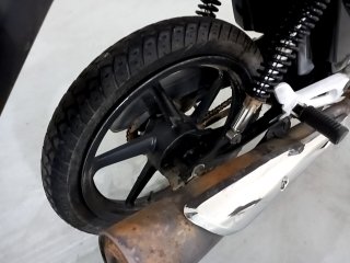 HONDA CG 150 TITAN ESD Pneu traseiro dir.