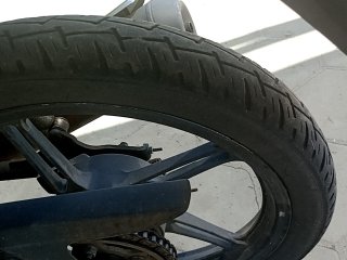HONDA CG 150 TITAN EX Pneu traseiro esq.