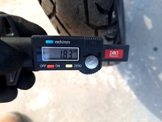 HONDA CG 160 CARGO Pneu traseiro esq.