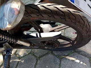 HONDA CG 160 FAN ESDI Pneu traseiro esq.
