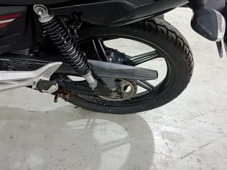 HONDA CG 160 FAN ESDI Pneu traseiro esq.