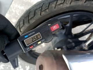 HONDA CG 160 FAN Pneu traseiro dir.