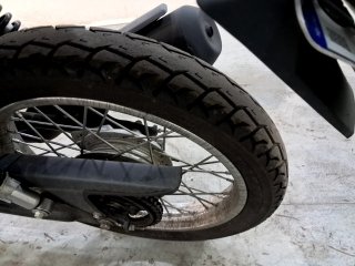 HONDA CG 160 START Pneu traseiro esq.
