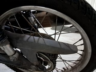 HONDA CG150 FAN ESDI Pneu traseiro esq.