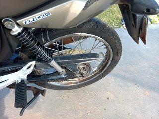 HONDA CG150 FAN ESDI Pneu traseiro esq.