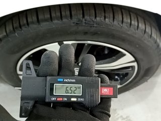 HONDA CIVIC TOURING CVT Pneu dianteiro dir.