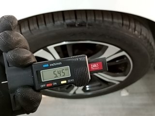 HONDA CIVIC TOURING CVT Pneu dianteiro esq.