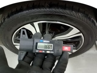 HONDA CIVIC TOURING CVT Pneu traseiro dir.