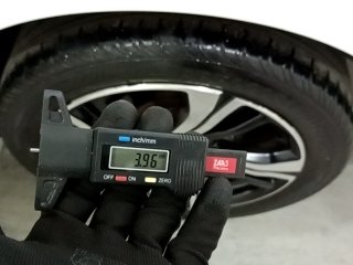 HONDA CIVIC TOURING CVT Pneu traseiro esq.