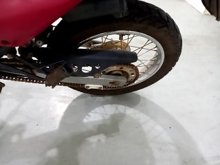 HONDA NXR150 BROS ESD Pneu traseiro esq.