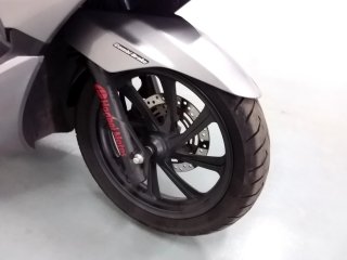 HONDA PCX 150 150 Pneu dianteiro esq.