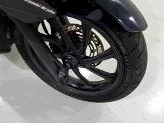 HONDA PCX 150 Pneu dianteiro dir.