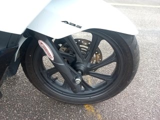 HONDA PCX 150 SPORT ABS Pneu dianteiro dir.