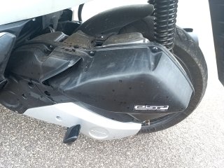 HONDA PCX 150 SPORT ABS Pneu traseiro esq.