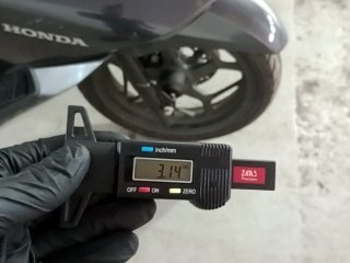 HONDA PCX 160 Pneu dianteiro dir.