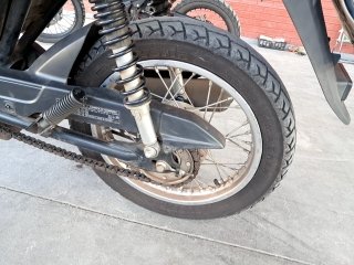 HONDA POP 110I ES Pneu traseiro esq.