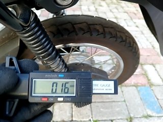 HONDA POP 110I Pneu traseiro esq.