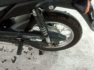 HONDA POP 110I Pneu traseiro esq.