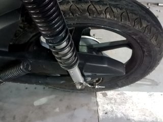 HONDA POP 110I Pneu traseiro esq.