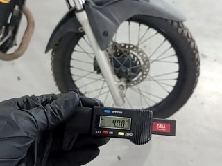 HONDA XRE 300 ABS Pneu dianteiro dir.