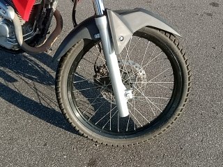 HONDA XRE 300 ABS Pneu dianteiro dir.