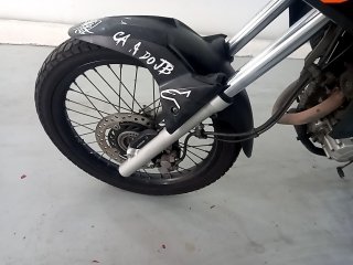 HONDA XRE 300 ABS Pneu dianteiro esq.