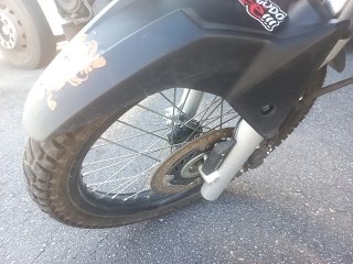 HONDA XRE 300 ABS Pneu dianteiro esq.