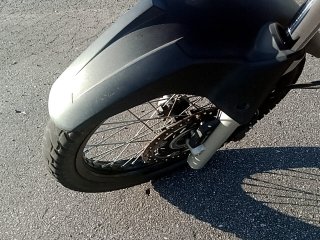 HONDA XRE 300 ABS Pneu dianteiro esq.