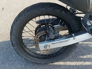 HONDA XRE 300 ABS Pneu traseiro dir.