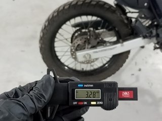 HONDA XRE 300 ABS Pneu traseiro dir.