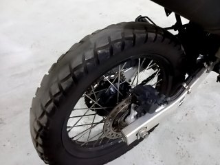 HONDA XRE 300 ABS Pneu traseiro dir.