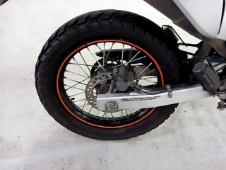 HONDA XRE 300 ABS Pneu traseiro dir.