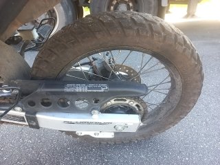 HONDA XRE 300 ABS Pneu traseiro dir.