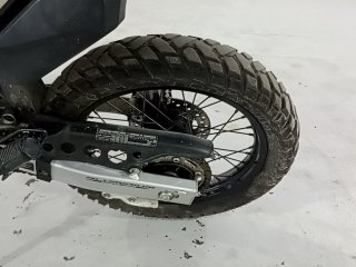 HONDA XRE 300 ABS Pneu traseiro esq.