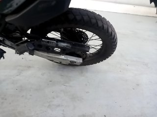 HONDA XRE 300 ABS Pneu traseiro esq.