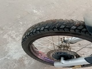 HONDA XRE 300 Pneu dianteiro dir.
