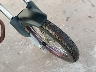 HONDA XRE 300 Pneu dianteiro esq.
