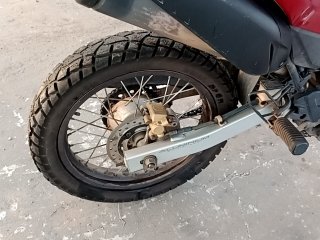 HONDA XRE 300 Pneu traseiro dir.