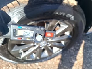 HYUNDAI AZERA 3.3 V6 Pneu dianteiro esq.