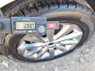 HYUNDAI AZERA 3.3 V6 Pneu traseiro dir.