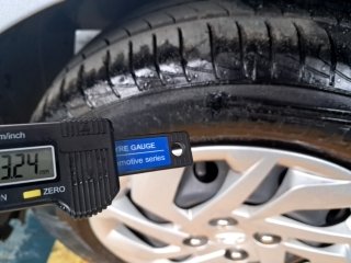 HYUNDAI HB20 10M SENSE Pneu dianteiro esq.
