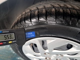 HYUNDAI HB20 10M SENSE Pneu traseiro dir.