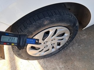HYUNDAI HB20 10M SENSE Pneu traseiro dir.