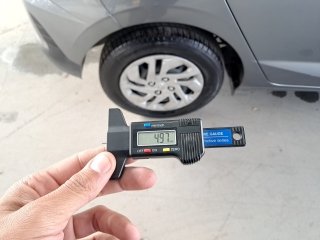 HYUNDAI HB20 10M SENSE Pneu traseiro esq.