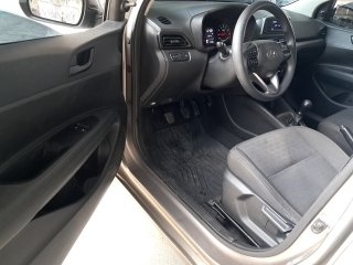 HYUNDAI HB20 10M SENSE Porta e interior motorista