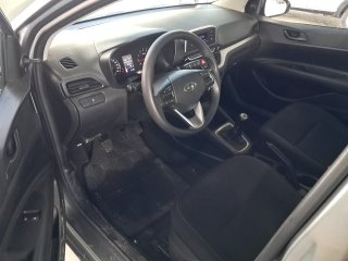 HYUNDAI HB20 10M SENSE Porta e interior motorista