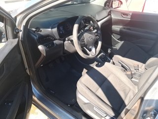 HYUNDAI HB20 10M SENSE Porta e interior motorista